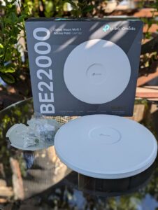 TP-Link EAP783 BE22000 con accesorios